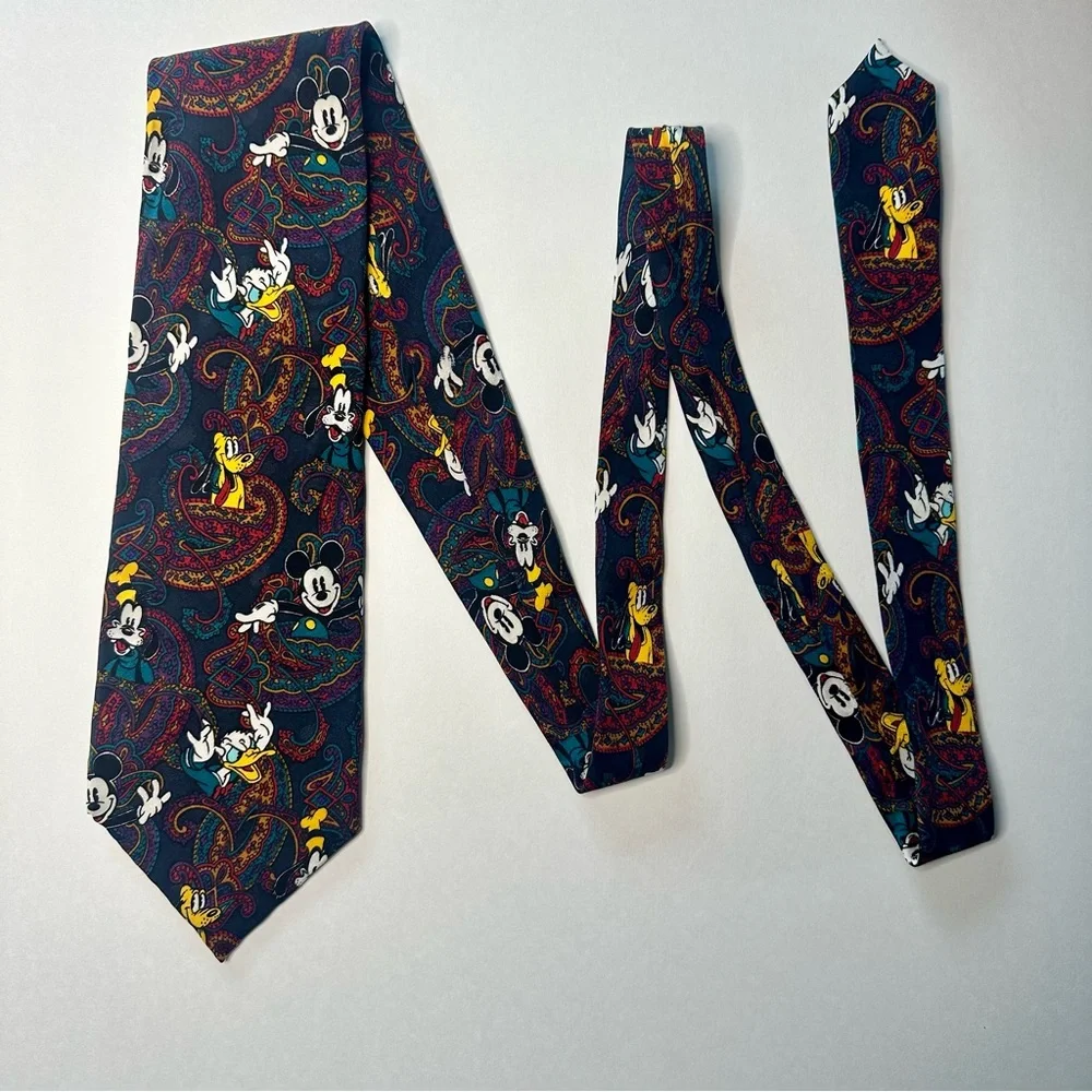 Vintage “The Disney Store” Classic Men’s Silk Tie 4” x 60”, Mickey Daffy Goofy - Picture 4 of 6
